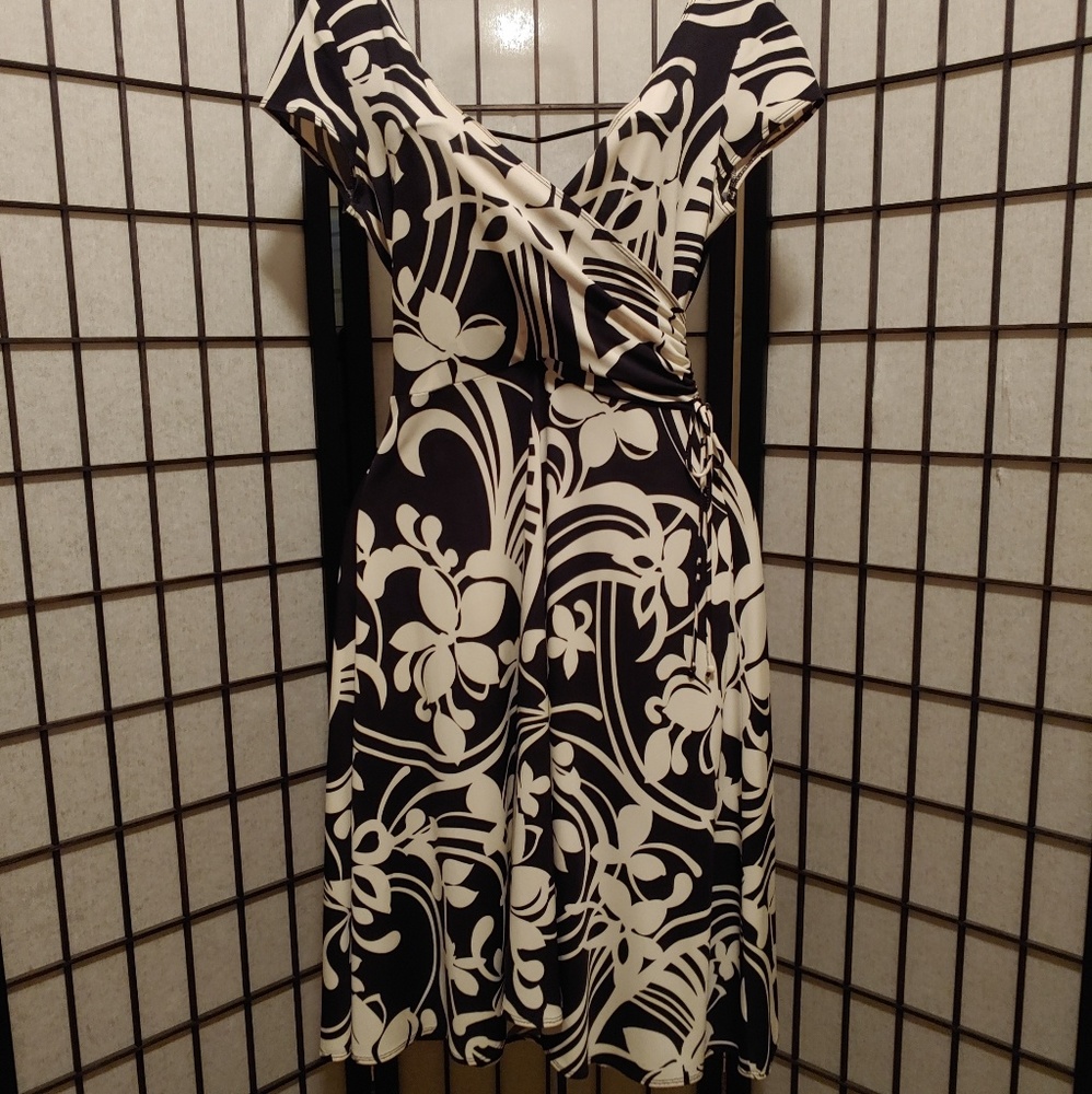 Maggy London Black and White Sleeveless Dress